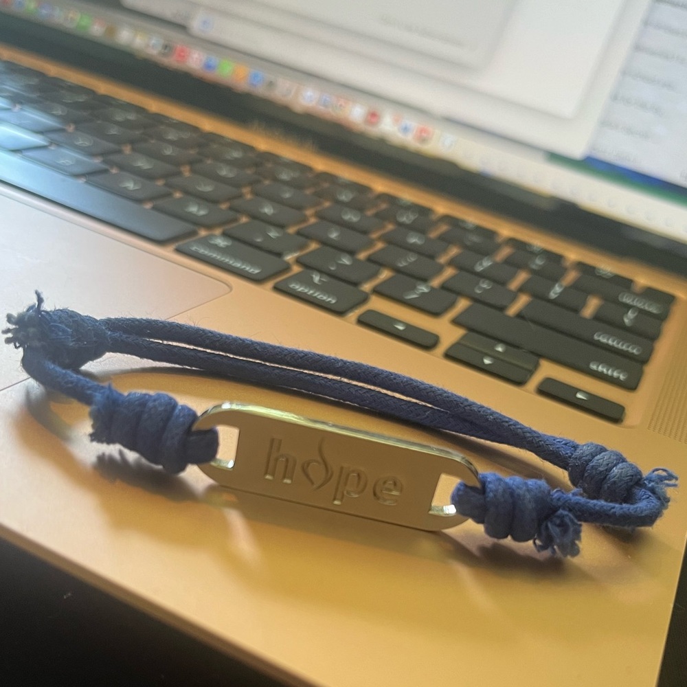 *BRAND NEW 🆕/ UNUSED* Blue Bracelet with Silver 'Hope' Plate
